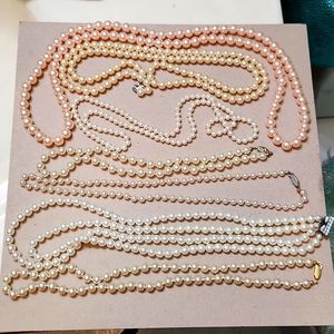 Faux Pearl necklaces 💙